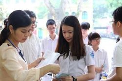 Sáng nay, gần 8.000 thí sinh thi vào lớp 10 THPT chuyên của Hà Nội