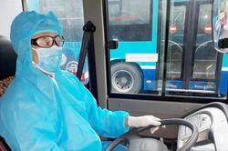 Hà Nội huy động xe buýt đón công nhân về từ Bắc Giang