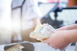 Thanh toán bằng tiền mặt gia tăng trở lại ở một số nước Đông Nam Á