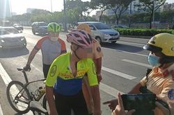 Muôn kiểu lý do đi xe máy, xe đạp vào đường dành cho ô tô ở Sài Gòn