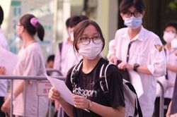 Sự cố in lỗi phiếu trắc nghiệm, thí sinh thi THPT chuyên đổi thứ tự môn thi