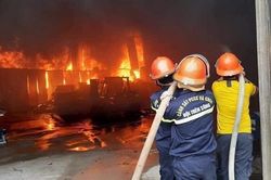 Nghệ An: Cháy lớn tại phòng trà ở TP Vinh lúc rạng sáng, 6 người thiệt mạng