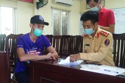 Cầm gậy sắt để 'nói chuyện' trên quốc lộ, lái xe tải bị phạt hơn 11 triệu đồng