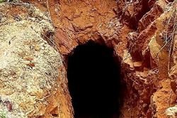 Xót xa vùng lõi rừng phòng hộ ở TT-Huế bị đào tung để tìm vàng
