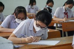 Thí sinh Đà Nẵng đeo kín khẩu trang trong phòng thi vào lớp 10