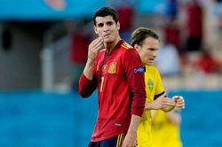 Morata bị chê 'chân gỗ', đồng đội đáp trả đanh thép