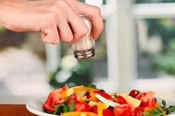 Nếu không muốn thận chứa đầy sỏi nên bỏ ngay 7 thói quen ăn uống này