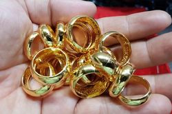 Con dâu trộm 20 nhẫn vàng của bố chồng