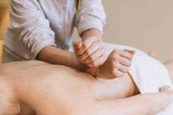 Massage, karaoke, cắt tóc, gội đầu... chịu thuế 7% từ ngày 1/8