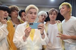 ARMY 'dậy sóng' khi BTS diễn cùng vũ công nữ