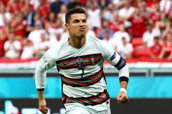 Vượt huyền thoại Platini, siêu sao Ronaldo đi vào lịch sử EURO