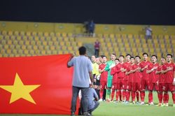 Việt Nam vs UAE: 'Rồng vàng' lập kỳ tích, thua vẫn tự hào