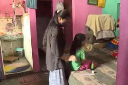 Cô giáo 23 tuổi phải chăm 5 em ruột, không có thời gian đau buồn