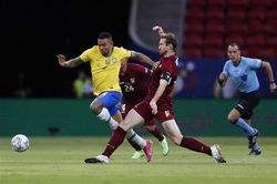 Copa America: Các cầu thủ nhiễm COVID-19, nỗi buồn lớn hơn cả bại trận