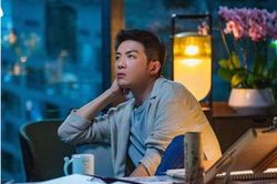 Sáng dậy bị đau đầu nên tôi đành nghỉ làm, ai ngờ vì thế mà phát hiện ra một bí mật khó tin ngay trong nhà mình