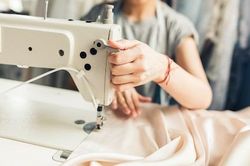Dịch vụ may đo, cắt tóc, gội đầu và nhiều dịch vụ khác chính thức phải đóng thuế 7%