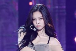Jennie từng phải thay lời bài hát, vì sao netizen không chê trách mà còn khen khéo léo?