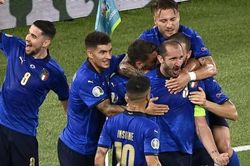 Vùi dập Thụy Sĩ 3-0, tuyển Ý lập đại công vòng bảng Euro