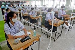 Học sinh Thái Lan vui mừng quay lại trường học