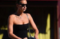 Sau tin hẹn hò Kanye West, Irina Shayk mặc bodysuit, quần tụt trên phố