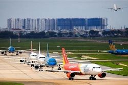 Du lịch, hàng không hấp hối sau cú đấm liên hoàn từ Covid-19