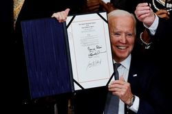 Ông Biden vừa thêm cho nước Mỹ một ngày lễ mới