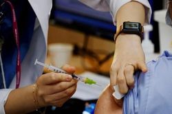 Hàn Quốc: Tiêm kết hợp vắc xin Pfizer - AstraZeneca vì thiếu nguồn cung