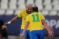 Neymar tiếp tục lập công giúp Brazil thắng hủy diệt tại Copa America