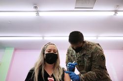 Mối đe dọa lớn nhất với người đã tiêm vaccine COVID-19
