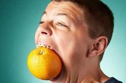 Cậu bé 16 tuổi có miệng rộng nhất thế giới