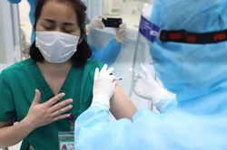 Ai không được tiêm vaccine Covid-19?