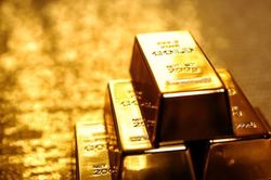 Vàng thế giới 'bốc hơi' gần 6% tuần này, đang rẻ hơn gần 8 triệu đồng/lượng so với trong nước