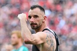 Hungary ăn mừng chiến tích cầm chân tuyển Pháp