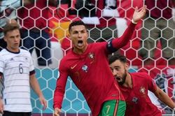 Ronaldo liên tiếp lập kỷ lục, động viên đồng đội sau trận thua 'điên rồ' trước Đức