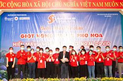 Trao Chứng nhận cho các tình nguyện viên Hành trình Đỏ