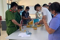 Dùng xe máy vận chuyển thuê 20 bánh heroin