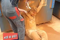 Có ai biết: Có 1 quốc gia mà 25 tuổi vẫn còn ế sẽ bị trói và ném bột quế ở phố
