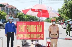 13 chốt 'lá chắn' phòng chống dịch làm nhiệm vụ dưới 'trời đổ lửa'