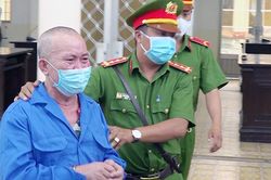 Gã đàn ông hiếp dâm bé gái 6 tuổi rồi cho 2 nghìn đồng