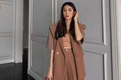 Đi làm 'tại gia'. Hà Tăng vẫn lên đồ sang chảnh khiến fan tha hồ thả tim