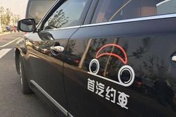 Cô gái ở Trung Quốc nhảy khỏi taxi vì tài xế chạy sai lộ trình