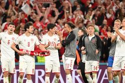EURO 2020: Tuyển Đan Mạch lách qua 'khe cửa hẹp' vào knock-out
