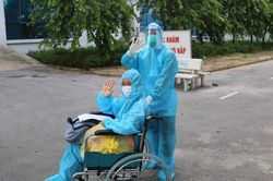 Sau sáu lần lọc máu, bệnh nhân Covid-19 hồi sinh đầy kỳ tích