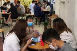 Phạt gần 160 triệu đồng nhóm người tụ tập giữa mùa dịch