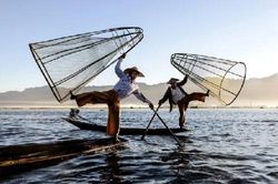 Khám phá cuộc sống yên bình của người dân trên hồ Inle, Myanmar