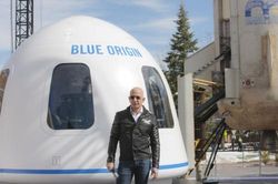 Số người kiến nghị 'không cho phép Jeff Bezos quay trở lại Trái đất' đã chạm mốc gần 100.000 người