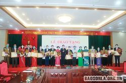 Trao tặng danh hiệu 'Thầy thuốc ưu tú' lần thứ 13
