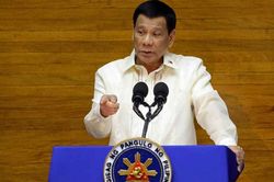 Tổng thống Philippines dọa bỏ tù người từ chối tiêm vaccine COVID-19