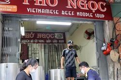 Hôm nay, ngày cả dân Hà Nội đi ăn phở