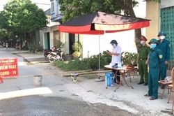Thợ cắt tóc cho bệnh nhân COVID-19 cũng trở thành F0